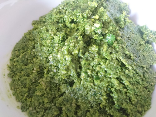 vegan spinach and pumpkin seed pesto