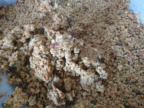 Easy Homemade Granola Recipe